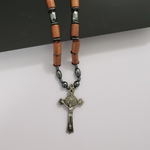Unisex Cross Necklace - Picture 3 of 3